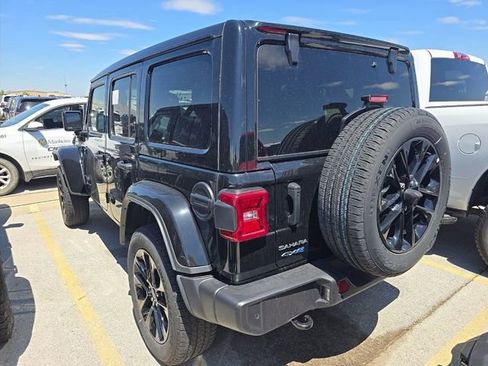 Used 2025 Jeep Wrangler Unlimited Sahara w/ Safety Group AWD/4WD image 3