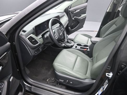 Used 2025 Kia Seltos SX w/ SX Sunroof Package image 9