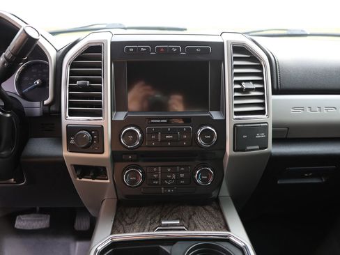 Used 2017 Ford F250 Lariat w/ Chrome Package image 34