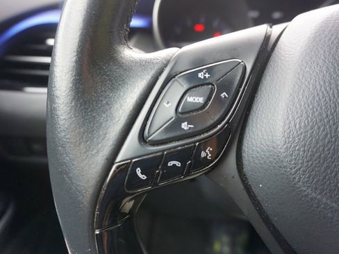 Used 2021 Toyota C-HR XLE FWD image 7