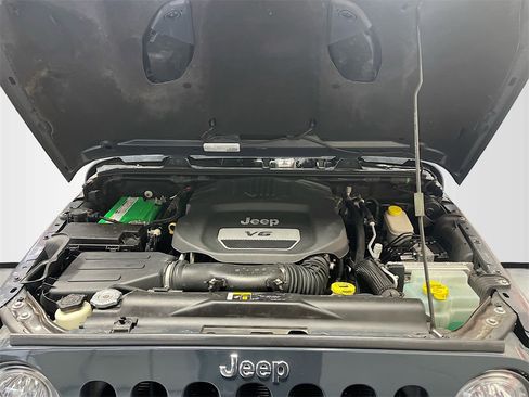 Used 2017 Jeep Wrangler Unlimited Rubicon w/ Max Tow Package image 29