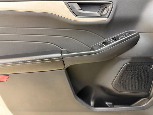 Used 2022 Ford Escape SE image 17