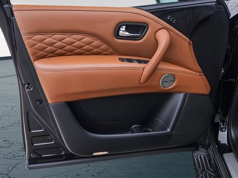 Used 2024 INFINITI QX80 Sensory w/ Cargo Package image 30