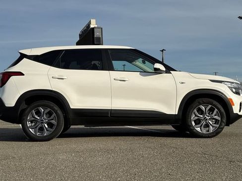 Certified 2024 Kia Seltos LX AWD/4WD image 3
