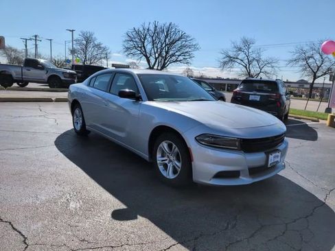 Used 2023 Dodge Charger SXT RWD image 2