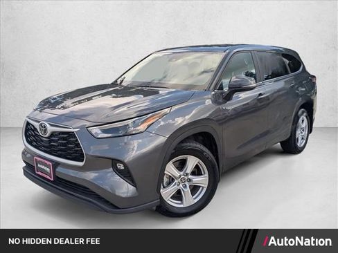 Used 2025 Toyota Highlander LE AWD/4WD image 1