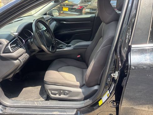 Used 2022 Toyota Camry LE FWD image 9