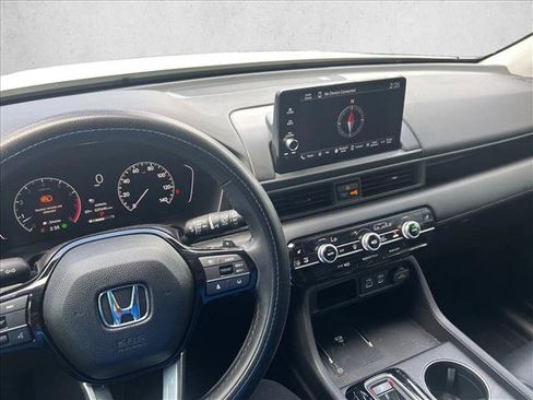 Used 2025 Honda Pilot EX-L image 13