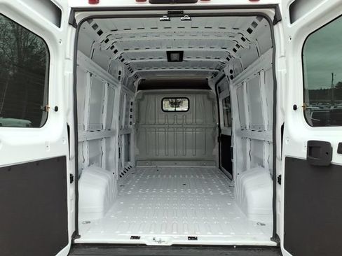 New 2024 RAM ProMaster 2500 w/ Quick Order Package 22G SLT FWD image 9