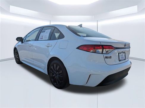 Used 2025 Toyota Corolla LE image 6