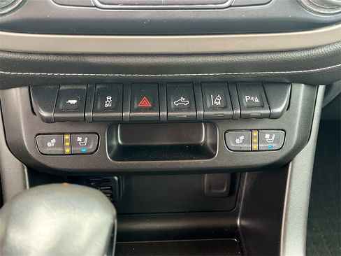 Used 2022 GMC Canyon Denali image 20