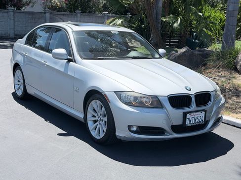 Used 2011 BMW 328i xDrive Sedan AWD/4WD image 5