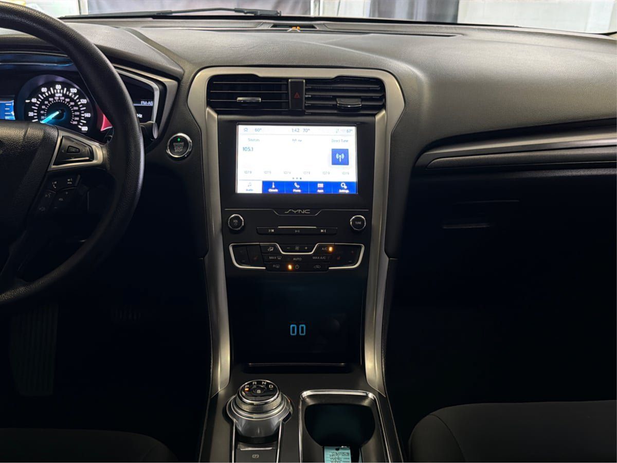 Used 2020 Ford Fusion SE AWD/4WD image 17