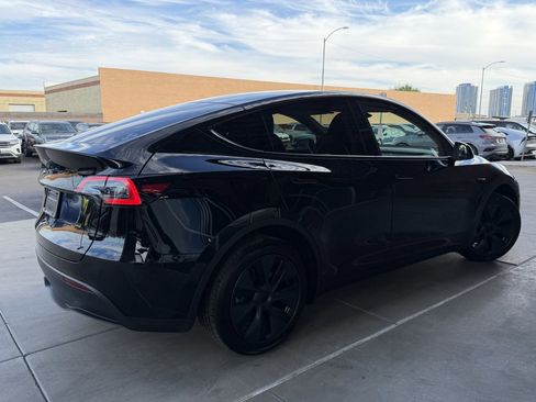 Used 2024 Tesla Model Y 2WD image 4