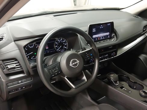 Used 2024 Nissan Rogue SV AWD/4WD image 17