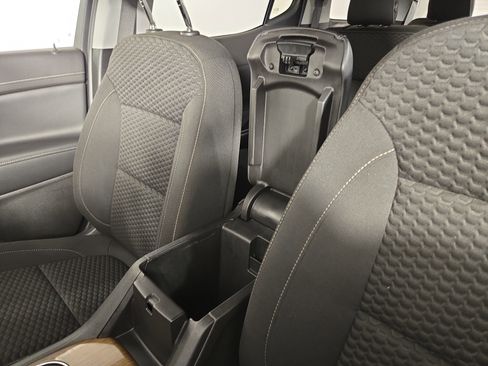 Used 2019 GMC Acadia SLE image 28