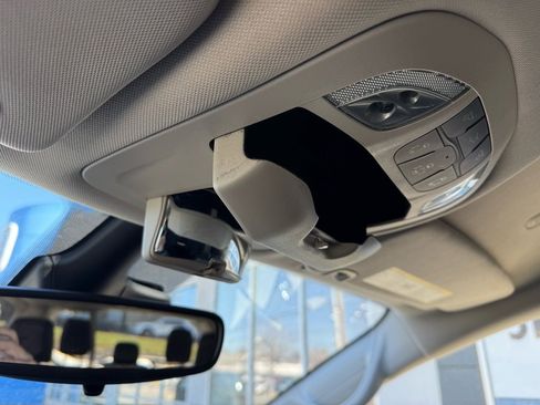 Used 2024 Chrysler Pacifica Touring-L image 27