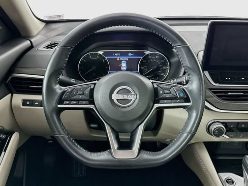 Used 2023 Nissan Altima 2.5 SV w/ SV Premium Package FWD image 18