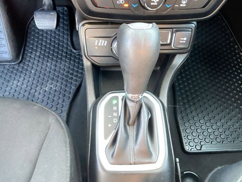 Used 2023 Jeep Renegade Latitude image 54