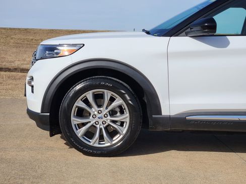 Used 2023 Ford Explorer Limited image 13