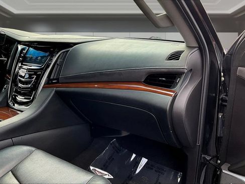 Used 2019 Cadillac Escalade ESV Premium Luxury AWD/4WD image 26