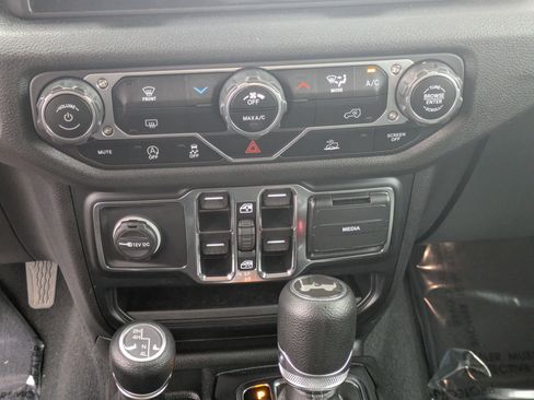 Certified 2024 Jeep Wrangler Sport S image 20