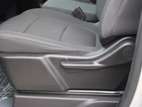 Used 2022 Chevrolet Silverado 2500 Custom w/ Custom Convenience Package image 16