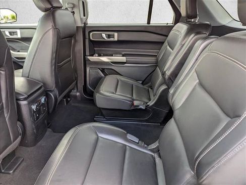 Used 2022 Ford Explorer XLT w/ Equipment Group 202A AWD/4WD image 24