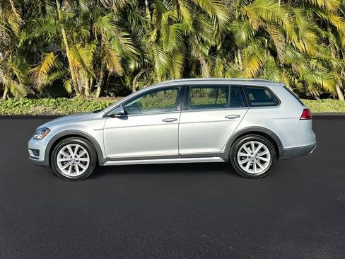 Used 2017 Volkswagen Golf Alltrack S image 8