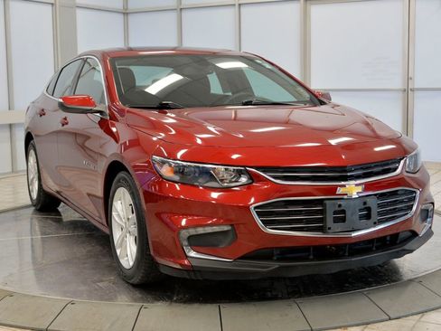 Used 2018 Chevrolet Malibu LT image 2