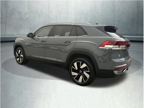 Used 2025 Volkswagen Atlas Cross Sport SE AWD/4WD image 3