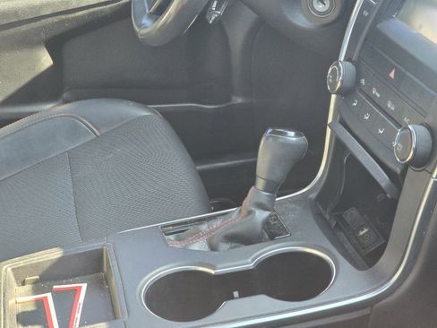 Used 2016 Toyota Camry SE image 16