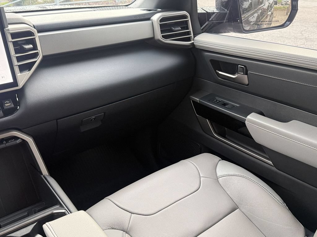Used 2026 Toyota Tundra Limited AWD/4WD image 16