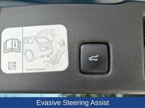 Certified 2020 Ford Escape Titanium AWD/4WD image 11