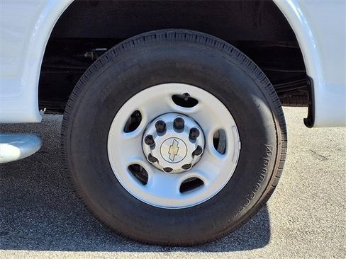 Used 2023 Chevrolet Express 2500 w/ Driver Convenience Package image 7