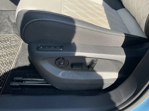 Certified 2025 Volkswagen Tiguan SEL R-Line AWD/4WD image 36
