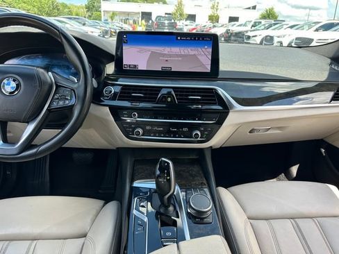 Used 2021 BMW 530i w/ Premium Package RWD image 15