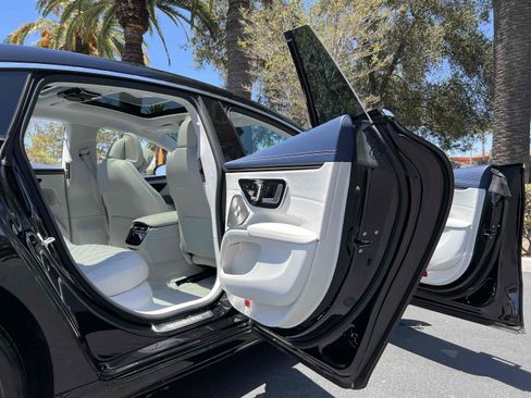 Used 2022 Mercedes-Benz EQS 450+ Sedan image 22