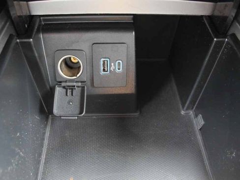 Used 2020 Ford Explorer Limited w/ Hybrid Equipment Group 310A AWD/4WD image 23