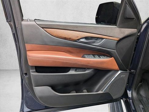 Used 2017 Cadillac Escalade ESV Premium Luxury RWD image 22