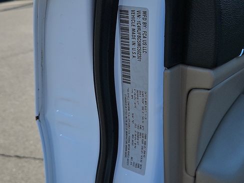 Used 2021 Jeep Grand Cherokee Limited w/ Premium Lighting Group AWD/4WD image 28