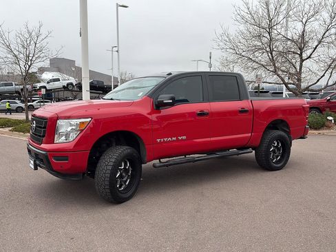 Used 2020 Nissan Titan SV w/ SV Convenience Package image 3