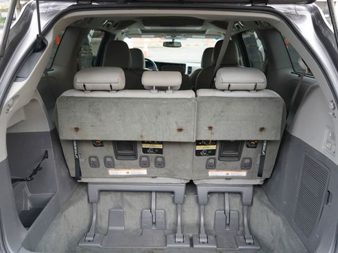 Used 2015 Toyota Sienna XLE image 29