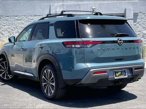 New 2026 Nissan Pathfinder Platinum FWD image 2