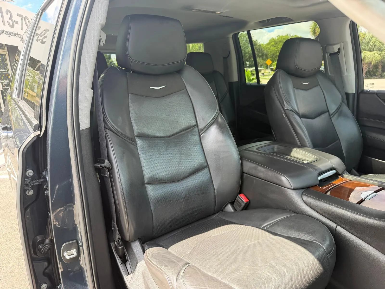 Used 2019 Cadillac Escalade ESV Luxury AWD/4WD image 30