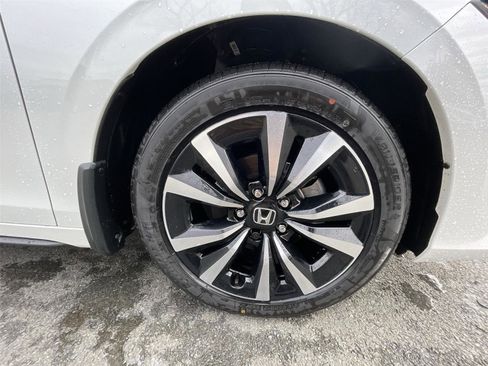 Used 2024 Honda Civic EX-L image 10