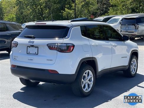 Used 2024 Jeep Compass Latitude image 45