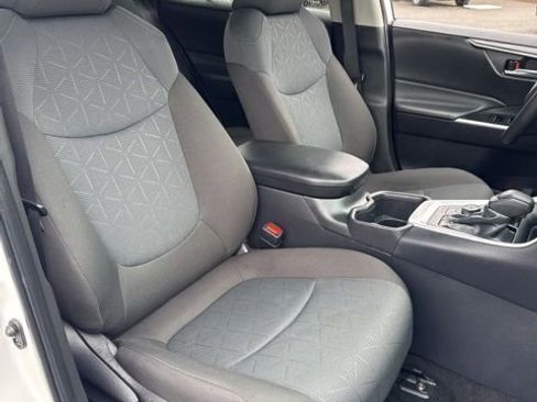 Used 2025 Toyota RAV4 XLE image 19