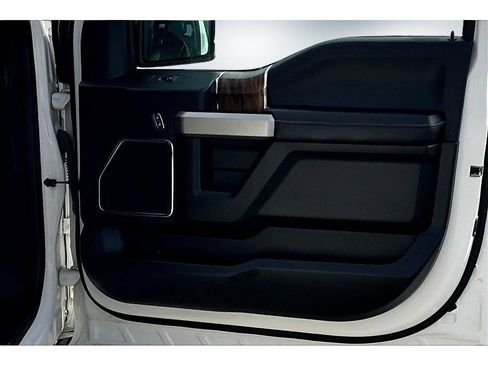 Used 2020 Ford F150 Lariat w/ Trailer Tow Package image 27