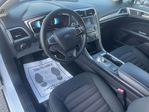Used 2018 Ford Fusion SE FWD image 14